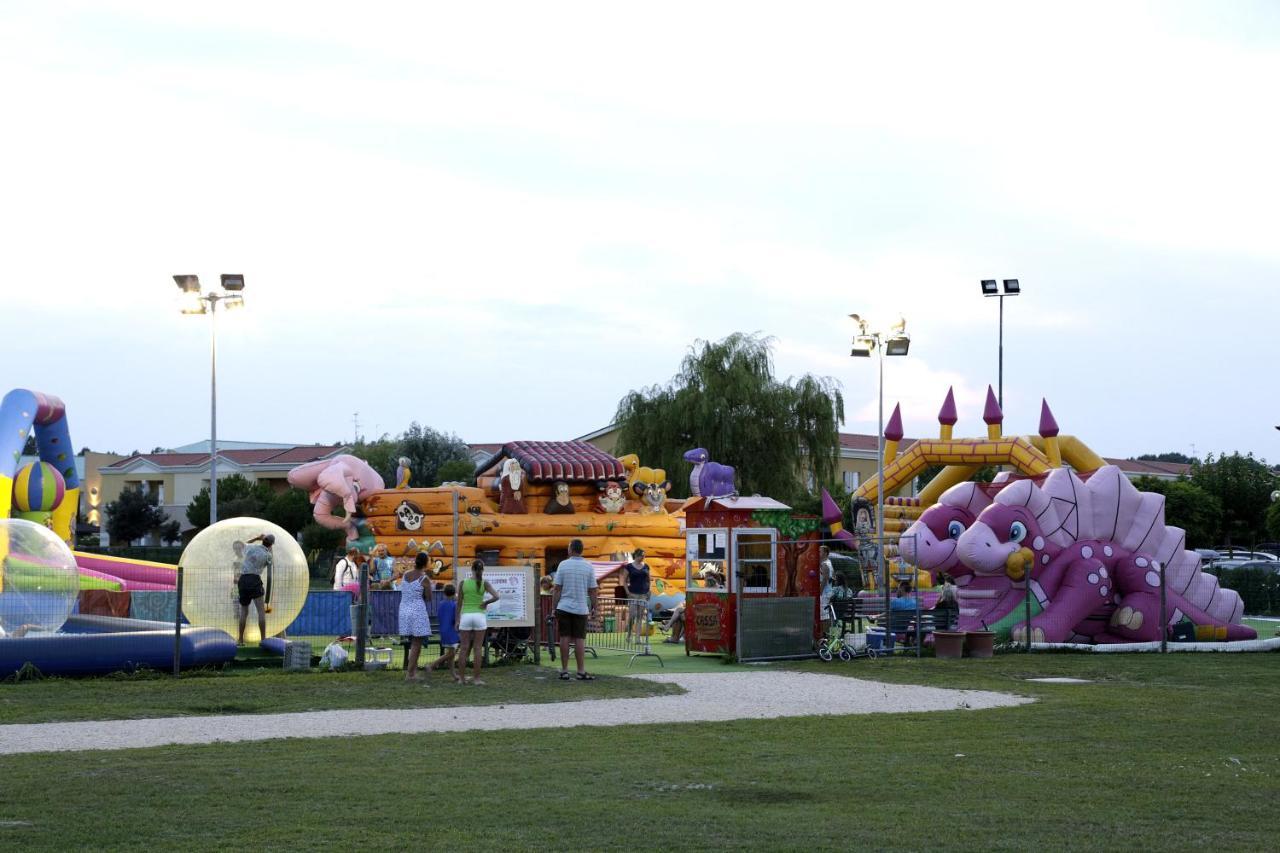 Pini Village Lido Altanea Caorle Buitenkant foto